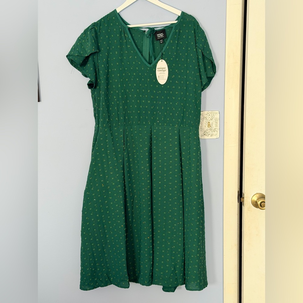 Unique Vintage Emerald Green Midi Swing Dress